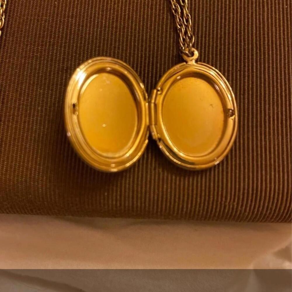 ****SOLD****1928 Brand Cameo Locket - Picture 2 of 4